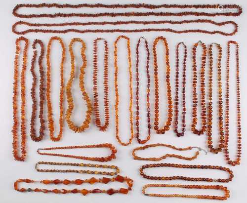 20 Bernsteinketten Amber, necklaces,20 Bernsteinketten Amber, necklaces,teils an