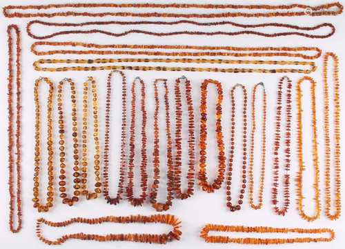 20 Bernsteinketten Amber, necklaces,20 Bernsteinketten Amber, necklaces,teils an