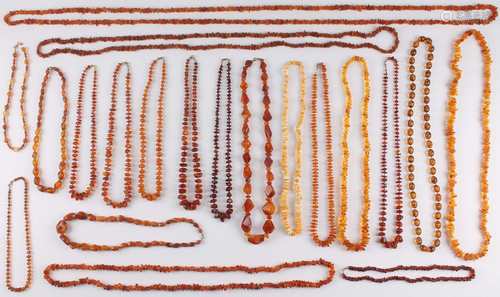 20 Bernsteinketten Amber, necklaces,20 Bernsteinketten Amber, necklaces,teils an