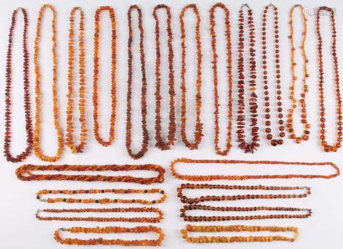 20 Bernsteinketten Amber, necklaces,20 Bernsteinketten Amber, necklaces,teils an