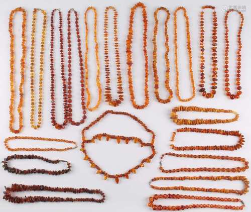 20 Bernsteinketten Amber, necklaces,20 Bernsteinketten Amber, necklaces,teils an