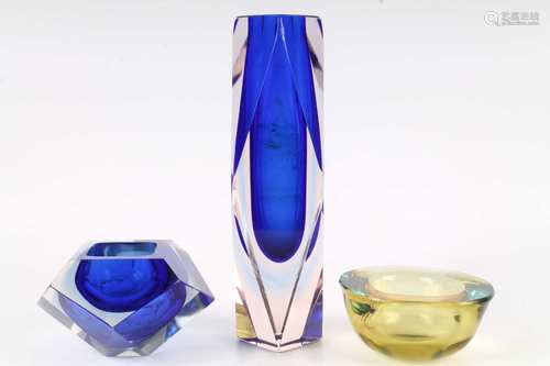 Blockvase und 2 Schalen, Murano, vase and two bowls,Blockvase und 2 Schalen, Murano, v