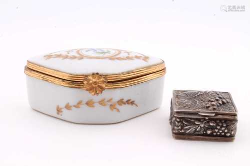 Pillendosen - 925 Silber und Porzellan Limoges, pill boxes silver / porcelain,Pillendo