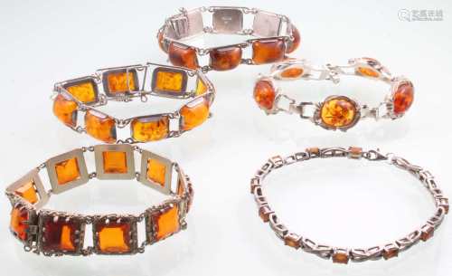 4 Silber Bernstein Armbänder, u.a. Fischland, 4 silver butterscotch amber bracelets,4