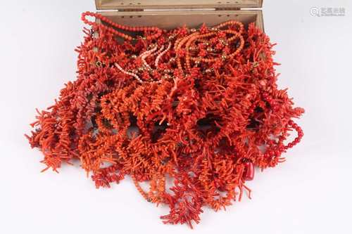 28 Korallenketten, coral necklaces,28 Korallenketten, coral necklaces,Gesamtgewi