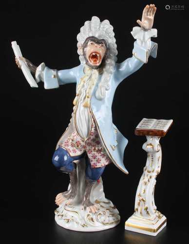 Meissen Kapellmeister mit Notenpult aus der Affenkapelle, chapelmaster with note desk monkey cha