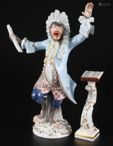 Meissen Kapellmeister mit Notenpult aus der Affenkapelle, chapelmaster with note desk monkey cha