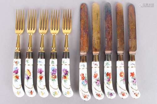 Meissen Porzellan Besteck 18. Jahrhundert - 5 Messer und 5 Gabeln, 5 knifes and 5 forks 18th ce