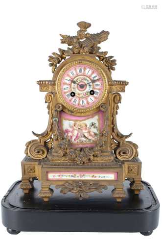 Französische Kaminuhr mit Porzellaneinlagen, 19. Jahrhundert, french mantel clock 19th century