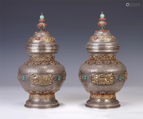 A PAIR OF CHINESE GEMS INLAID BRONZE JARS WITH COVERS