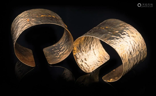 14 kt. Yellow Gold Hammered Cuff Bracelet