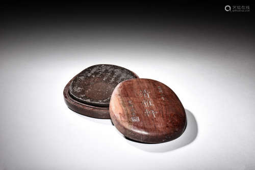 ROUND 'CALLIGRAPHY' INK STONE WITH BOX