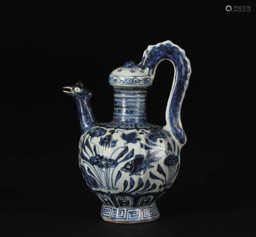 A BLUE AND WHITE FLORAL PORCELAIN POT