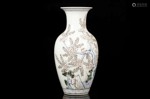 FAMILLE ROSE 'FLOWERS AND BIRDS' VASE