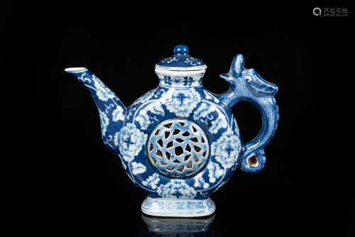 BLUE AND WHITE 'FLOWERS' EWER