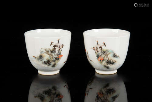 PAIR OF FAMILLE ROSE 'CRANES AND CALLIGRAPHY' CUPS