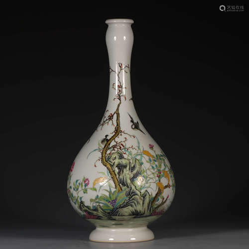 A FAMILLE ROSE FLOWER&BIRD PATTERN PORCELAIN VASE