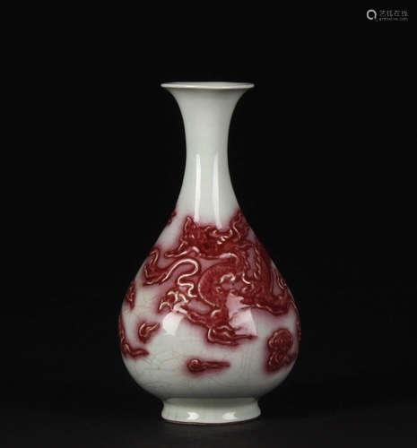 AN IRON RED DRAGON PATTERN PORCELAIN VASE