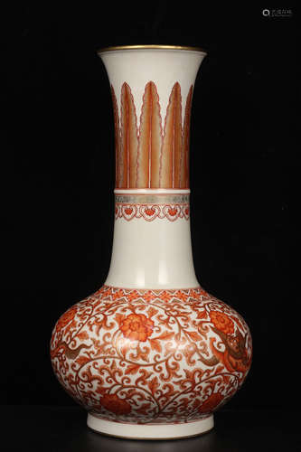 QING DYNASTY QIANLONG PERIOD--IRON RED FOLIAGE AND DRAGON VASE