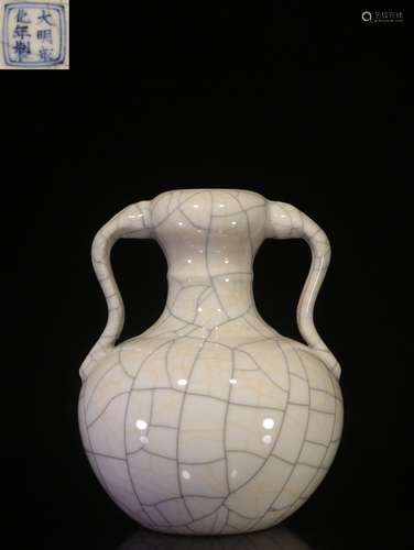 CELADON WHITE GLAZED AND CRACKLE PATTERNED BOTTLE VASE WITH HANDLES