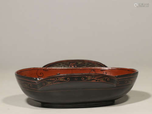 WOOD LACQUERED AND PAINTED HALF-OVOID VESSEL WITH HANDLES