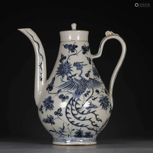 A BLUE AND WHITE FLORAL PHOENIX PATTERN PORCELAIN POT