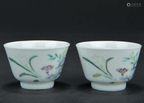 PAIR OF FAMILLE ROSE 'FLOWERS AND VINES' CUPS