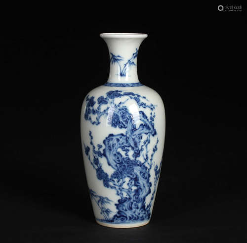 A BLUE AND WHITE FLORAL PORCELAIN VASE