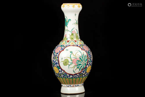 FAMILLE ROSE OPEN MEDALLION 'FLOWERS' GARLIC HEAD VASE