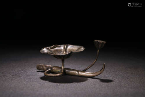 A LOTUS SHAPED SILVER BRUSH TIAN