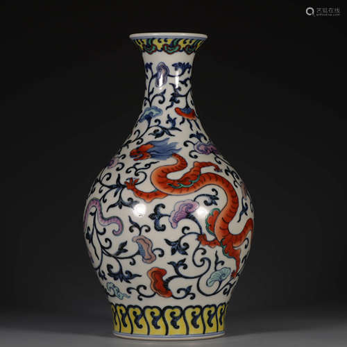 A DOUCAI DRAGON PATTERN PORCELAIN OLIVE-SHAPED VASE