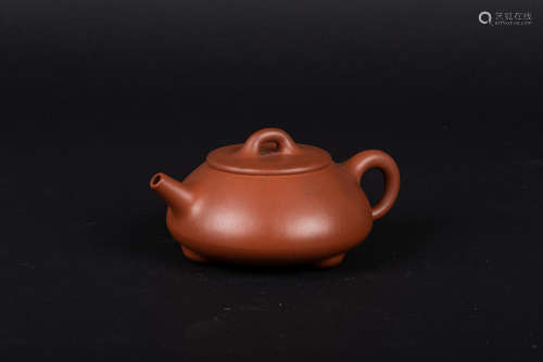 YIXING ZISHA EXPANDED TRIPOD TEAPOT