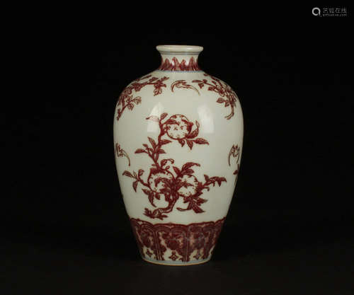 AN IRON RED FLORAL PORCELAIN MEIPING