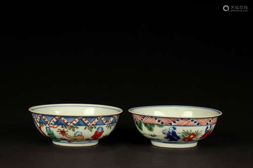 PAIR OF FAMILLE ROSE 'CHILDREN' BOWLS