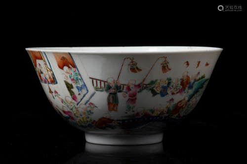 LARGE FAMILLE ROSE 'FIGURAL' BOWL