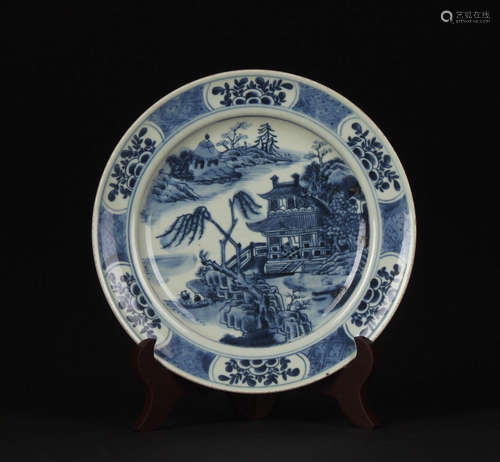 A BLUE AND WHITE PAVILION PATTERN PORCELAIN PLATE