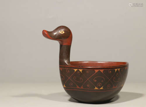 WOOD LACQUERED AND PAINTED 'DUCK' VESSEL