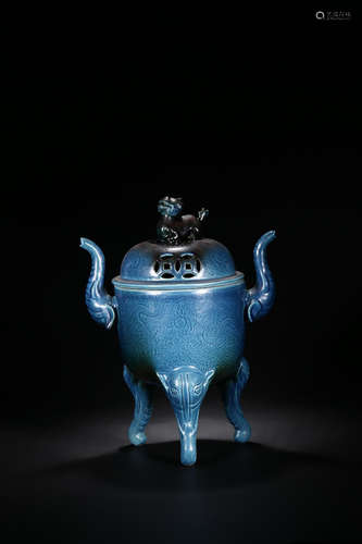 BLUE GLAZED AND IMPRESSED 'ELEPHANT' TRIPOD CENSER WITH HANDLES AND LID