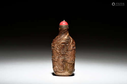 CARVED 'DRAGON' SNUFF BOTTLE