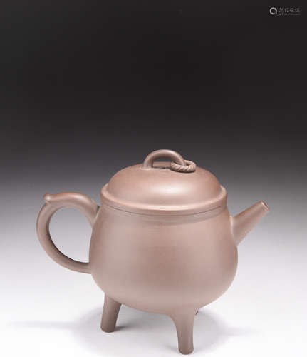 PEI SHIMIN: YIXING ZISHA TRIPOD TEAPOT