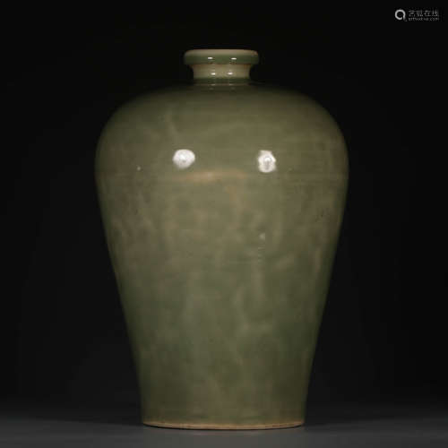 A HOLLY GLAZE PORCELAIN MEIPING