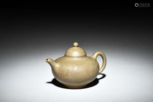 SHEN XI: A GREEN CLAY 'CHRYSANTHEMUM' TEAPOT