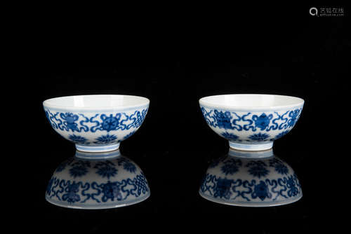 PAIR OF BLUE AND WHITE 'EIGHT TREASURES' BOWLS