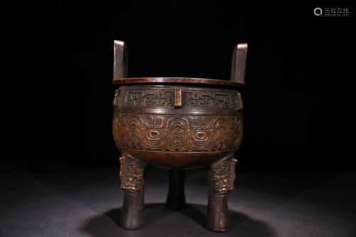 A THREE-LEGGED BRONZE VESSEL