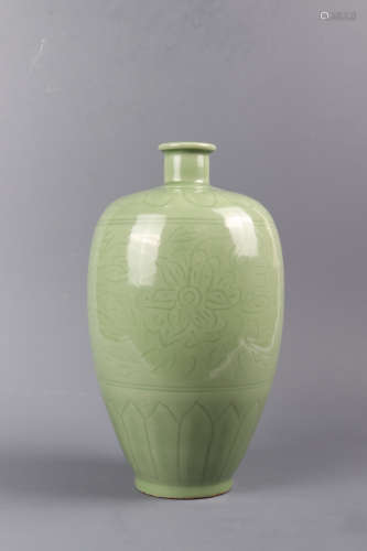 Longquan Kiln Porcelain Plum Bottle