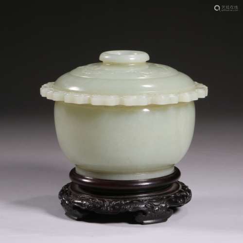 Fine and Carved Hetian Jade Lobed Bowl with Lid