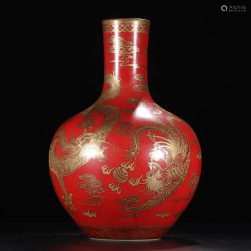 Red-Ground and Gilt Decorated Porcelain Vase, Qianlong