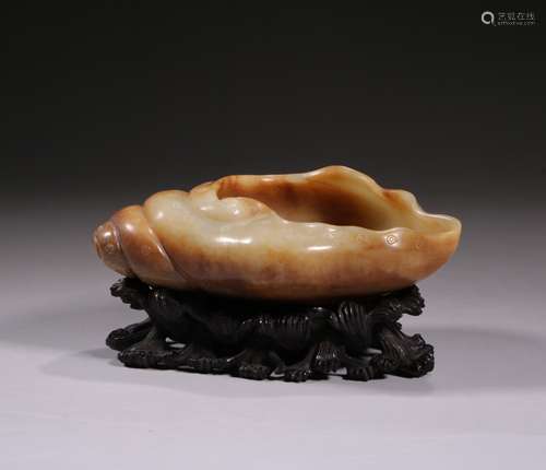 Carved Russet  Jade Sea Shell Brush Washer