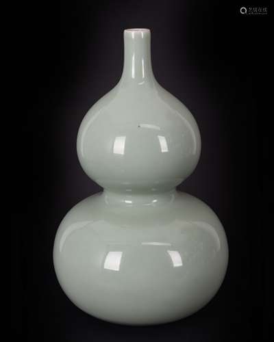 Celadon Glazed Double-Gourd Porcelain Vase, Yongzheng