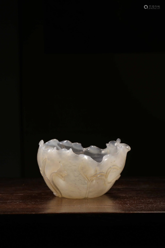 A CARVED AGATE 'LOTUS' WASHER.QING PERIOD 清